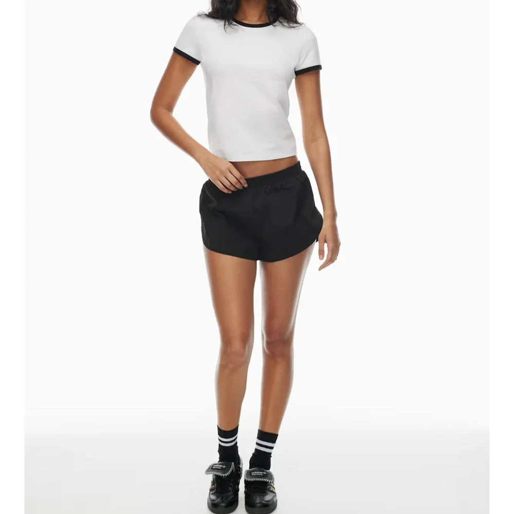 Aritzia TNA Sunny Short Sz XS Black Mid-Rise Wide-leg Dolphin Short Lined 2